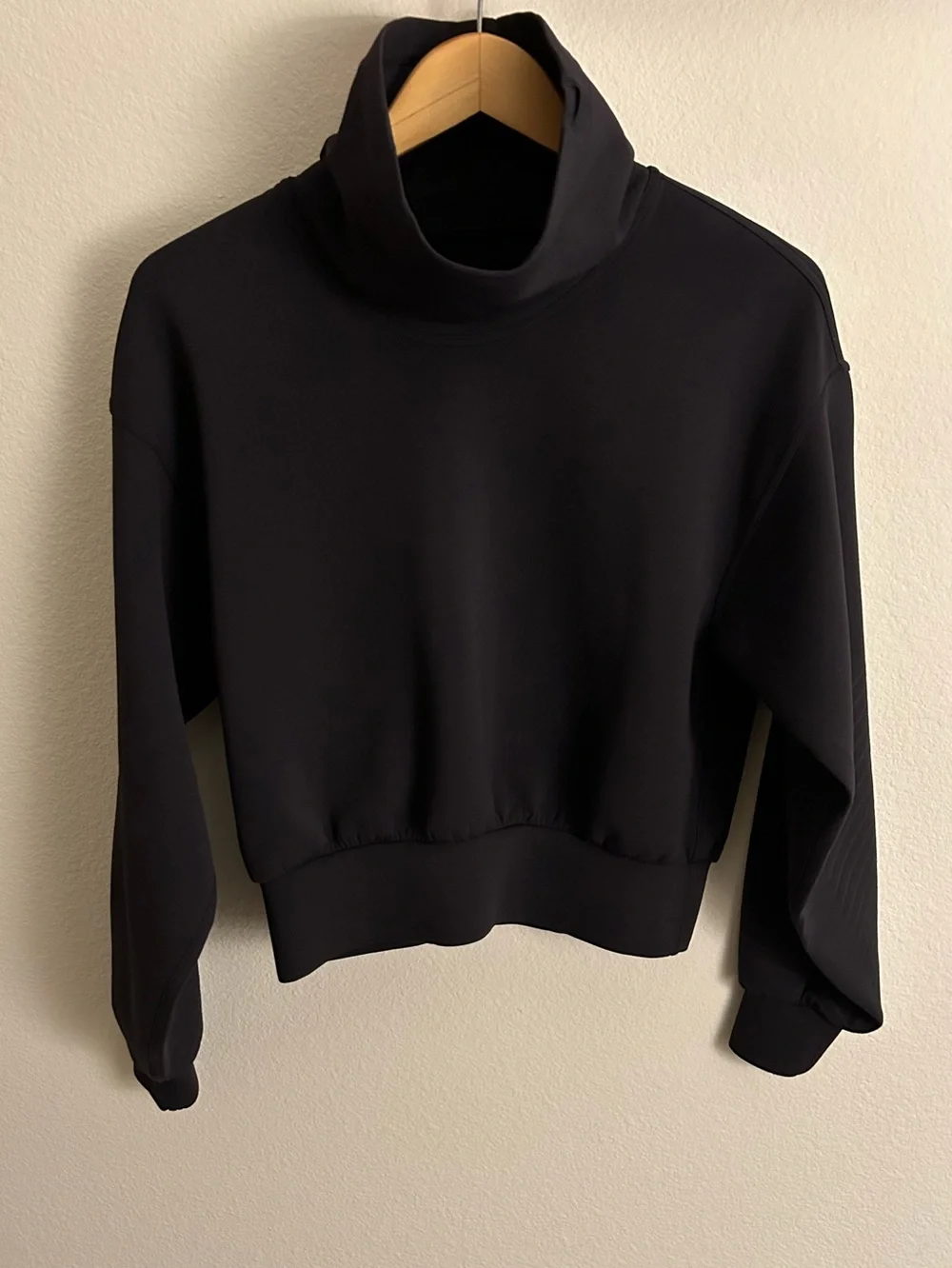 LULULEMON FULL FLOURISH Black Funnel Neck Women's Sweatshirt Size 2 EUC